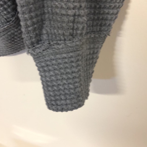 Adorable top in waffle print. - Picture 3 of 9